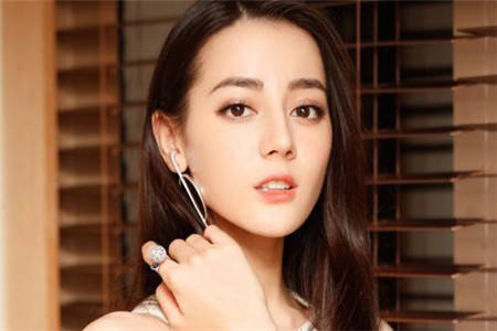 俏佳人产品，诠释现代美妆新风尚
