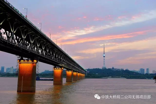 长江船舶，承载历史与未来的桥梁