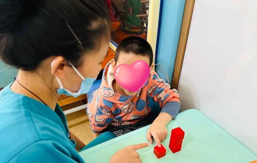 儿童康复科专家，守护孩子健康的守护者