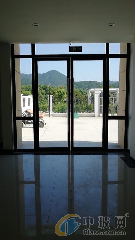 上海防盗玻璃门，安全、时尚与实用的完美结合