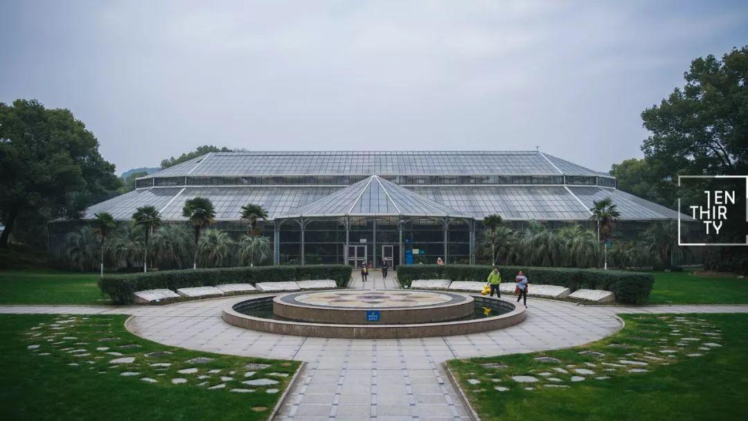 武汉玻璃门，从透明到多彩的艺术之旅