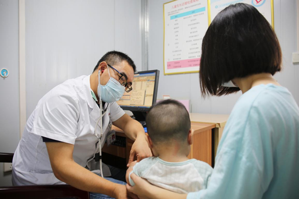 重庆儿科呼吸科专家，守护儿童健康的守护者
