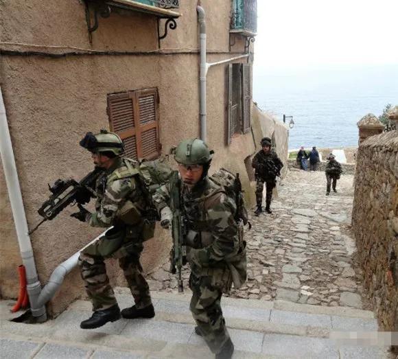 法国伞兵突击队，战力与荣誉的象征