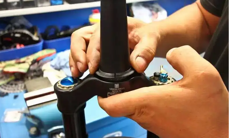 拆解自行车避震坐管，细节解析与操作指南