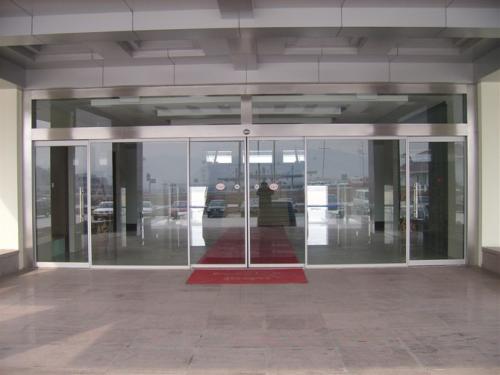 三轨道自动门，现代建筑的智能化出入解决方案
